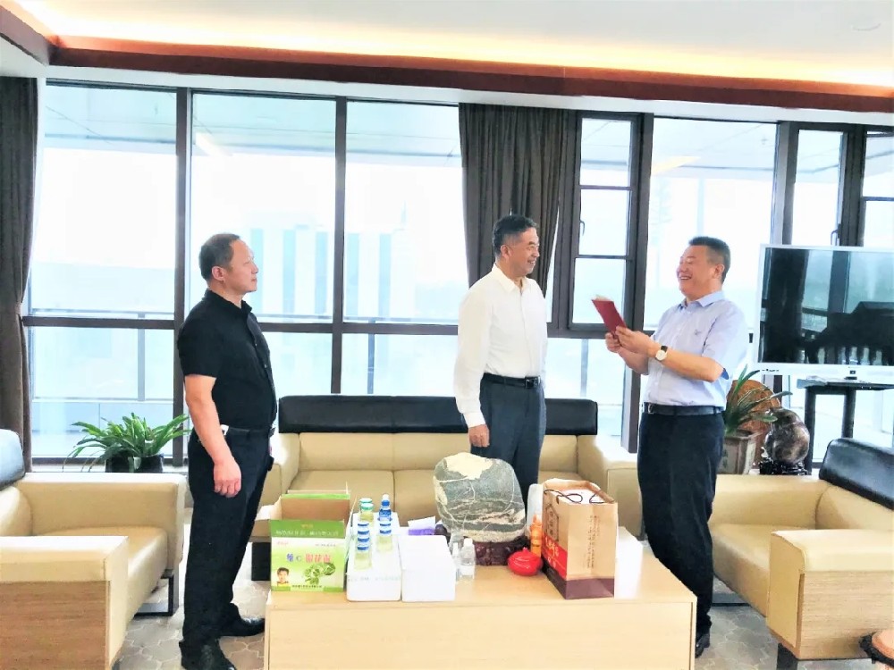 石花雙雄醉聯手襄陽企聯為黃正軍、馬建華、張華總經理送上生日祝福