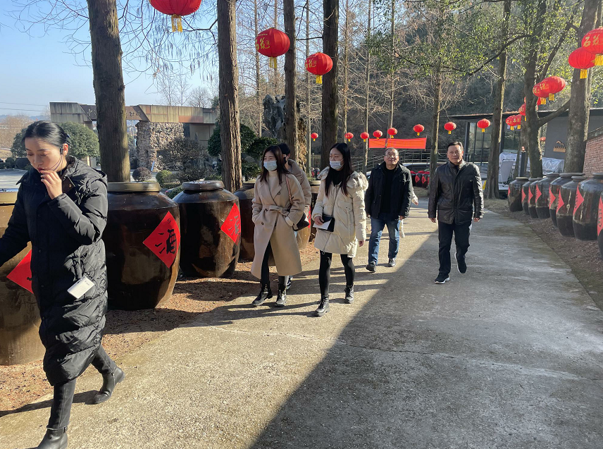 健康白酒掀新潮，專業(yè)電商服務(wù)團(tuán)隊(duì)慕名來(lái)訪，共謀線上發(fā)展之路！