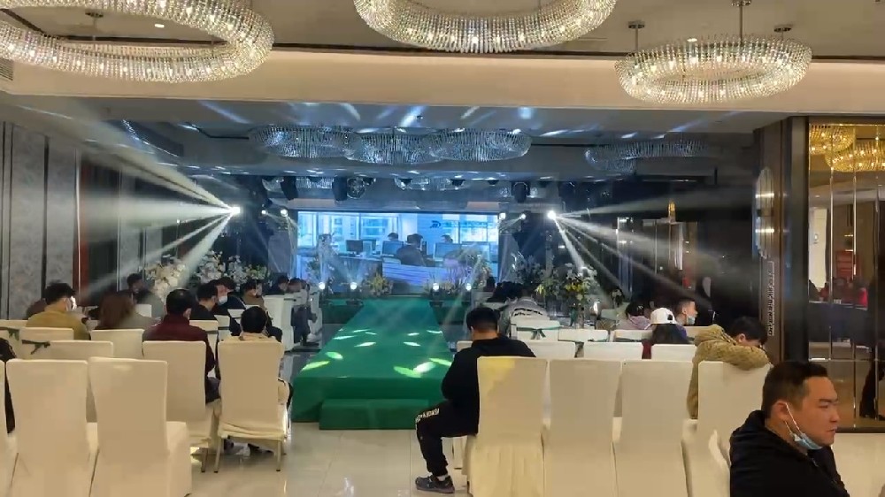 雙雄醉為婚禮秀添彩，追求時尚與健康的新人們?yōu)殡p雄醉健康酒點贊
