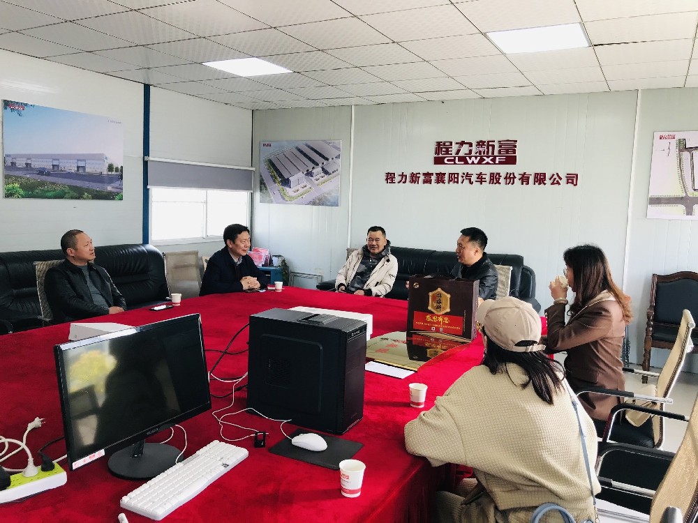 【雙雄醉贊助襄陽企業(yè)家暖心工程系列報道】程力新富襄陽汽車股份有限公司王元波總經(jīng)理、中康汽車配件有限公司武豫總經(jīng)理收到暖心