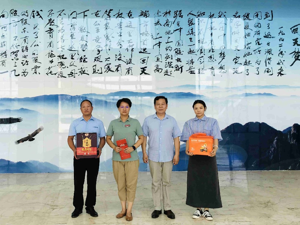 【雙雄醉贊助襄陽企業(yè)家暖心工程系列報道】回天湖北基地總經(jīng)理張亞、副總經(jīng)理翰林、陽光體檢總經(jīng)理王曦等收到暖心生日祝福