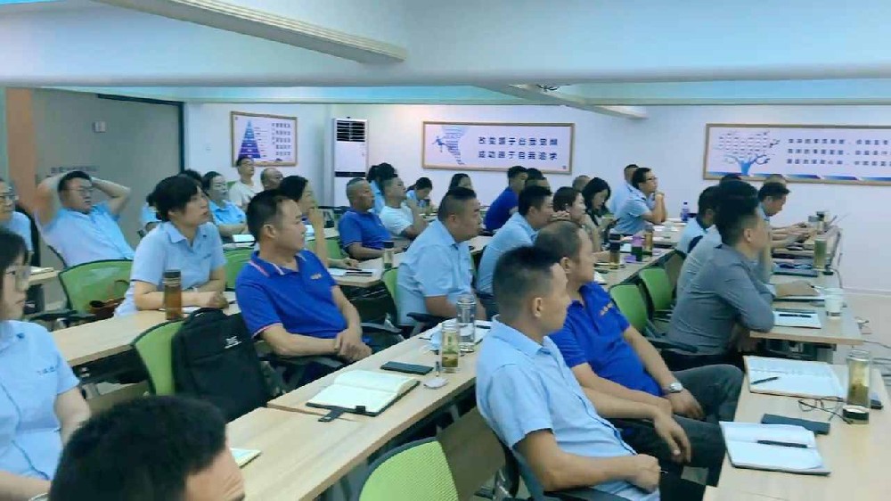 搶抓機遇，守正出奇，石花雙雄醉召開2022贏戰(zhàn)中秋誓師暨升學宴表彰大會