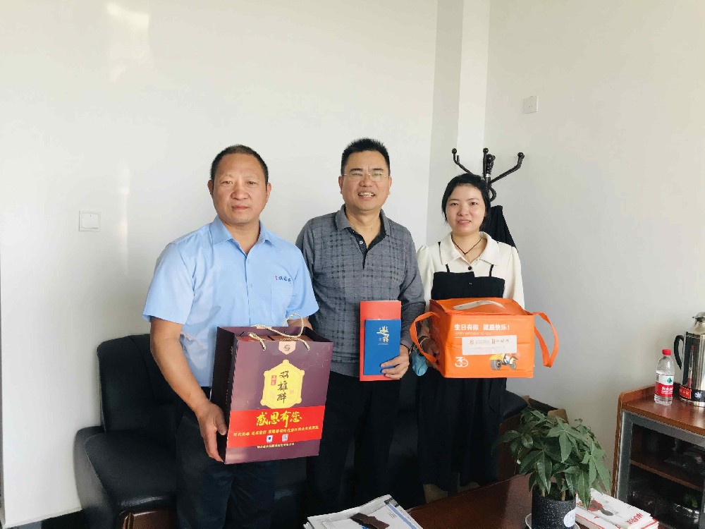 【雙雄醉贊助襄陽企業(yè)家暖心工程系列報道】企業(yè)家吳兆峰、張軍紅、林云光、任衛(wèi)忠收到暖心生日祝福