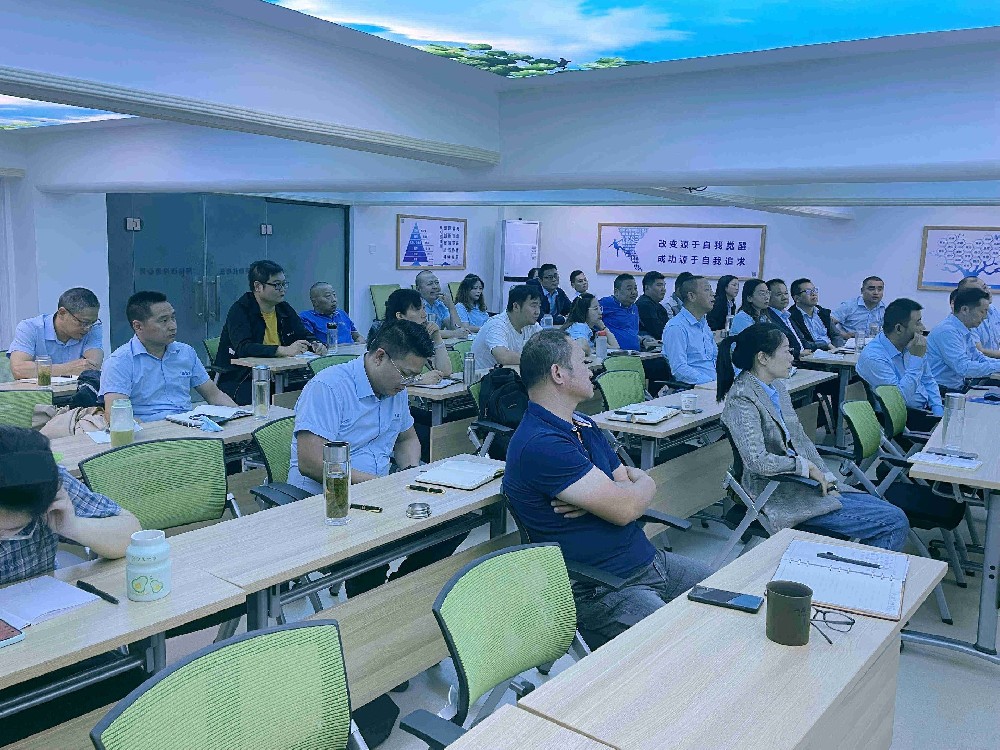 聚焦資源，快速行動，石花雙雄醉召開10月月會暨第二季度工作經(jīng)營會議