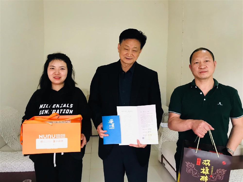 【雙雄醉贊助襄陽企業(yè)家暖心工程系列報(bào)道】企業(yè)家梅心樂、李昆松、周瑞欽、趙恒、武豫、葉繼華等收到暖心生日祝福