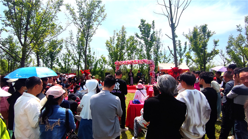 魚梁洲國(guó)潮游園會(huì)，雙雄醉贊助襄陽(yáng)版王婆說(shuō)媒
