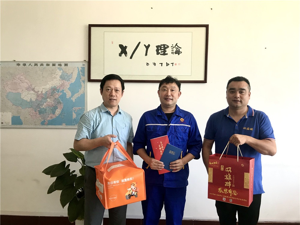 【雙雄醉贊助襄陽企業(yè)家暖心工程系列報(bào)道】企業(yè)家黎柏康、聞賽琦、申文寶等收到暖心生日祝福