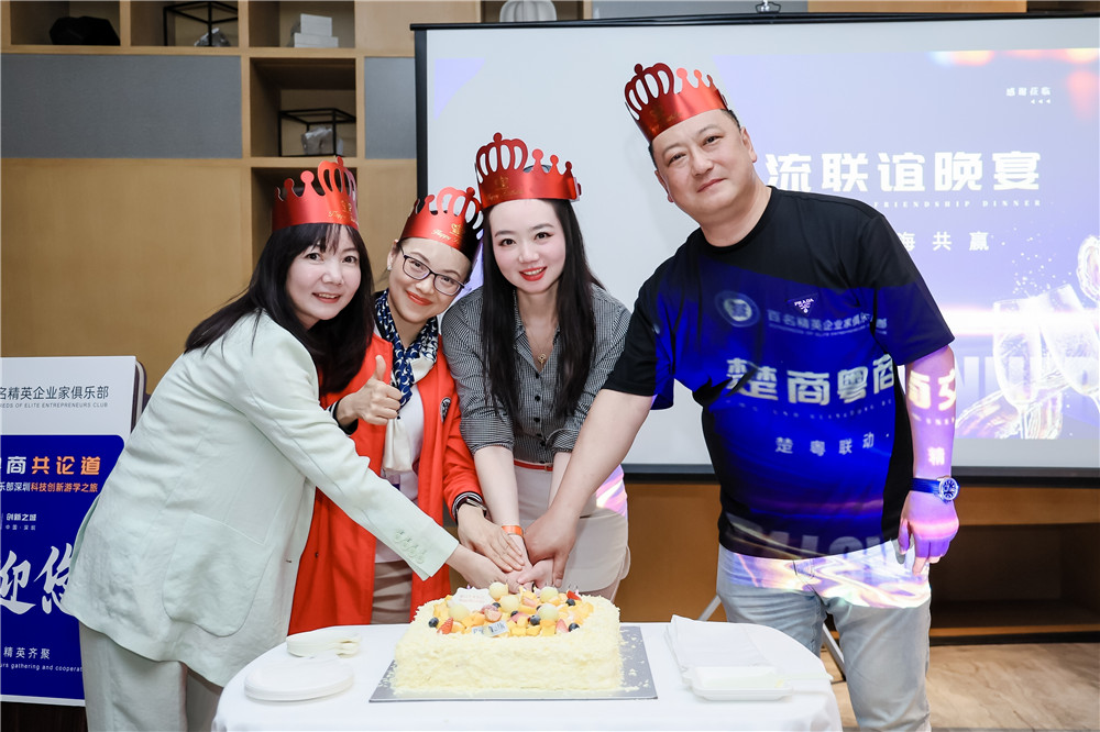 雙雄醉藍(lán)潮醬酒亮相楚商粵商交流聯(lián)誼晚宴，引領(lǐng)健康飲酒新風(fēng)尚