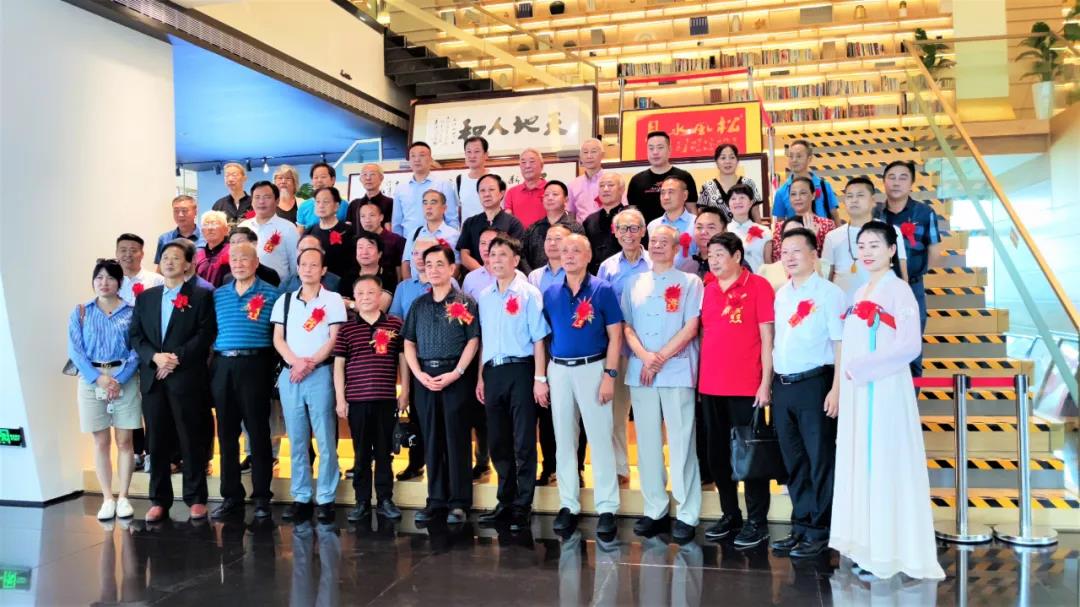 石花雙雄醉傾情支持《情寄古城襄陽，墨韻漢江封面——梁發(fā)國書法展》