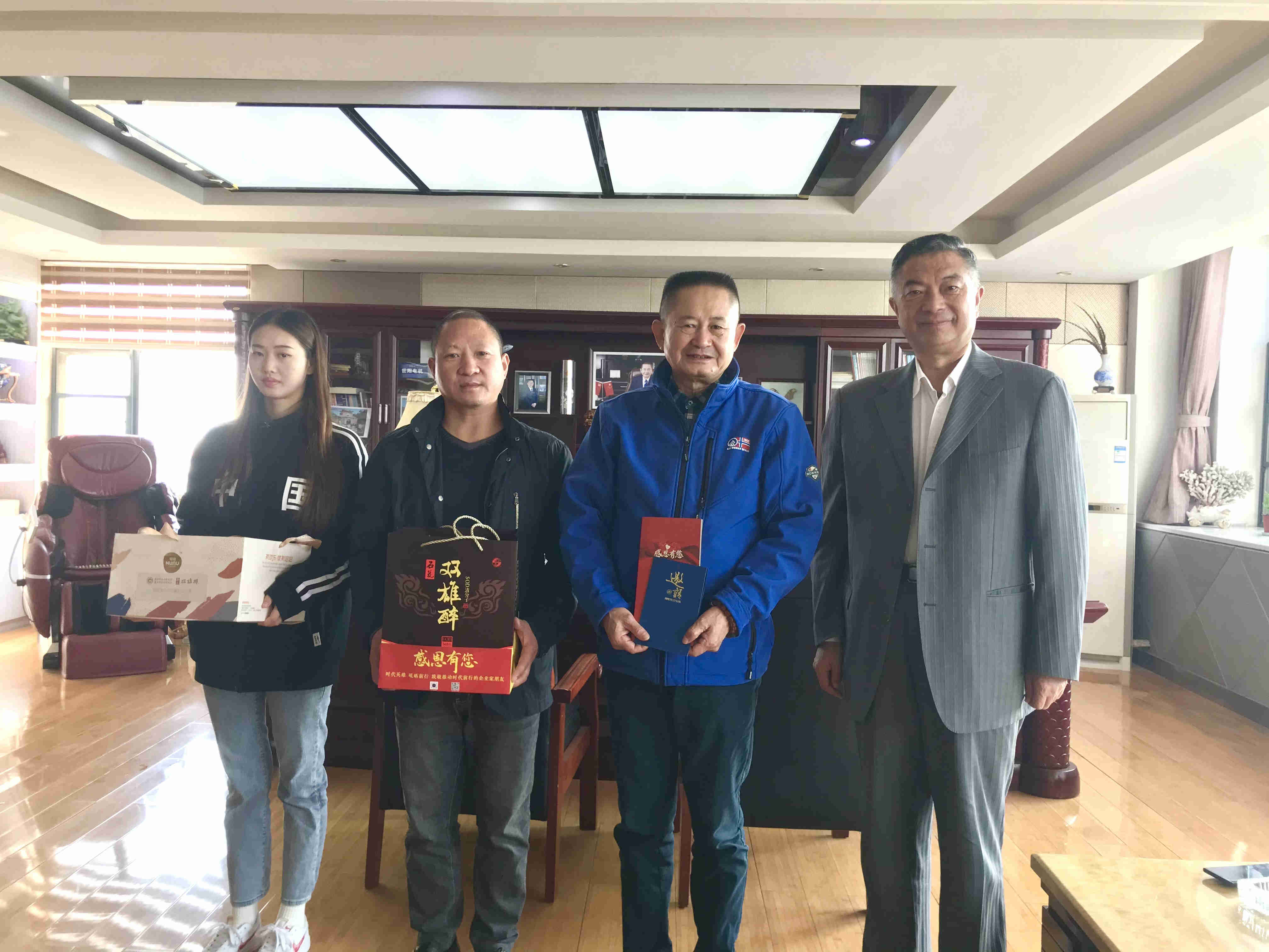 【雙雄醉贊助襄陽企業(yè)家暖心工程系列報(bào)道】企業(yè)家張傳輝、吳姣娥、孫娟、錦織正人、楊良潔、郭祥、黃建忠、王文斌收到暖心生日祝